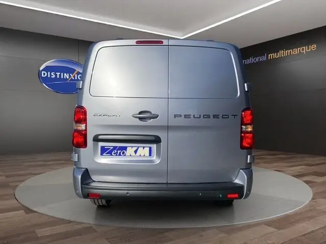 Vue arrière du Peugeot Expert Cabine Approfondie XL gris acier, avec portes battantes fermées et feux rouges visibles.