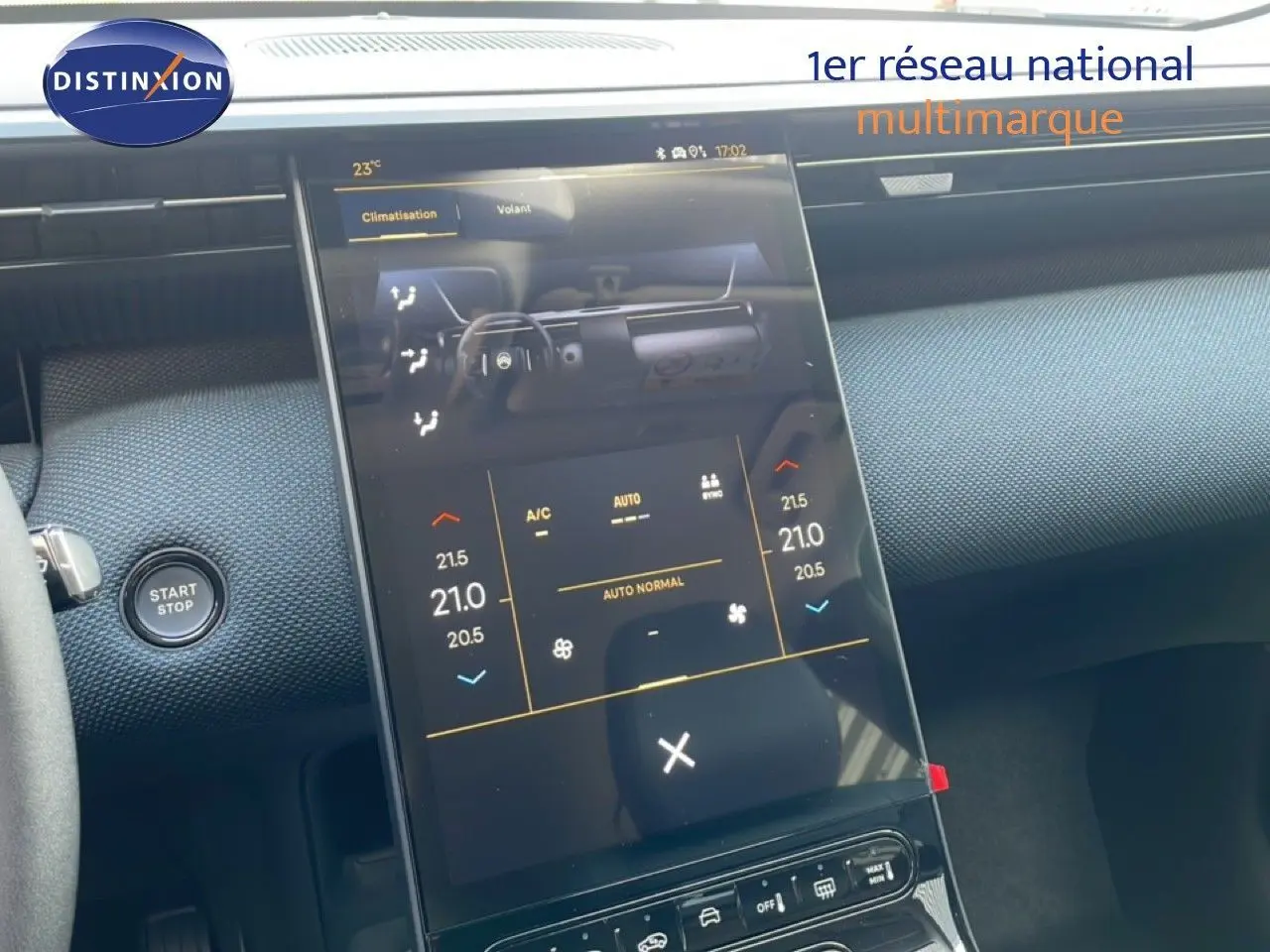 Vue rapprochée de la console centrale tactile du Citroën C5 Aircross Hybrid, avec bouton Start/Stop visible.