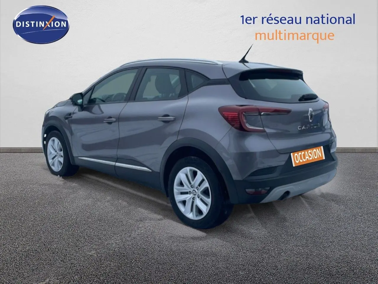 Renault Captur gris Cassiopée métal en 3/4 arrière droit, SUV compact avec feux arrière LED et jantes alliage.