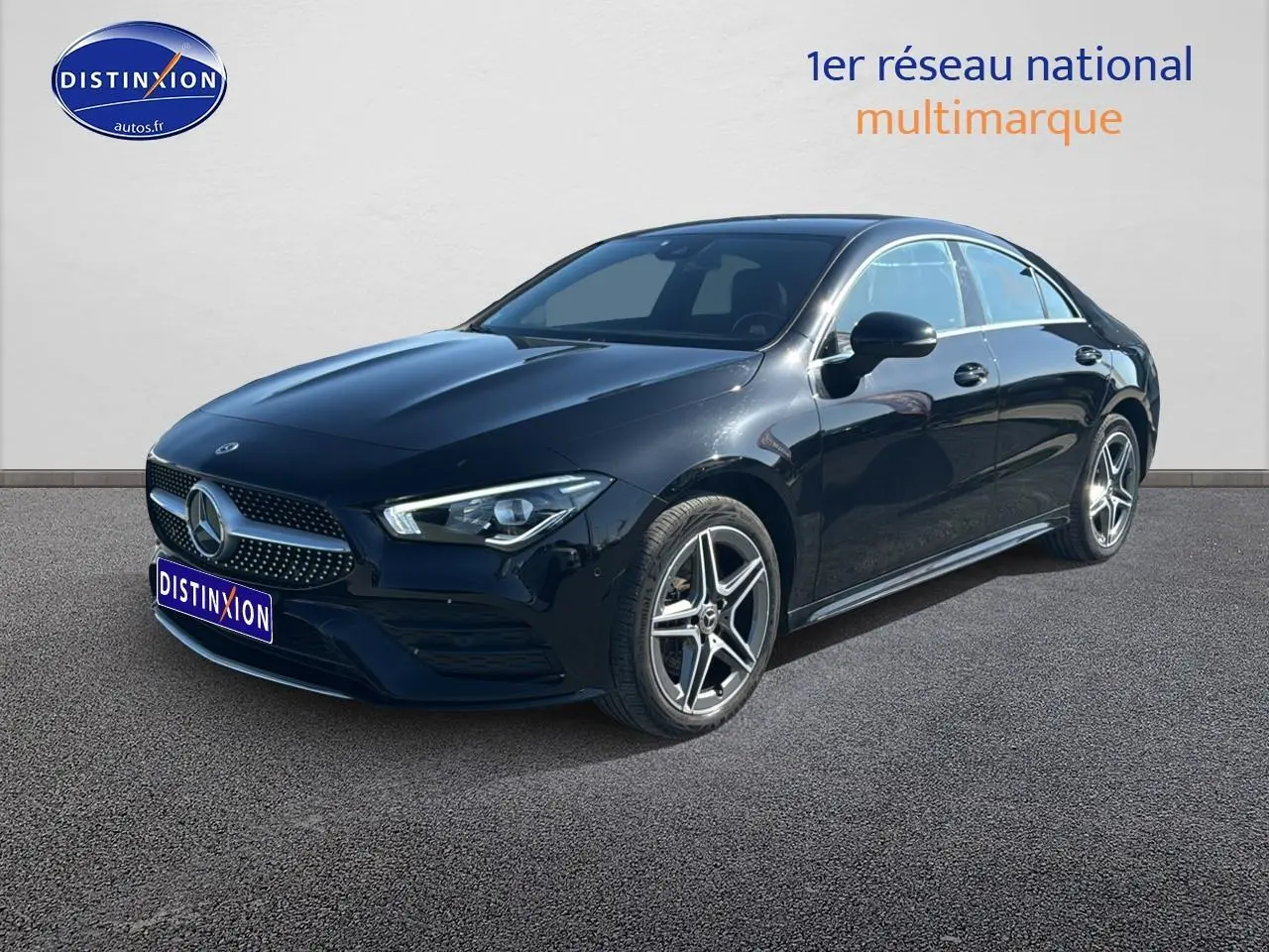 Mercedes Classe CLA 250 e AMG Line noir en 3/4 avant droit, avec calandre chromée et jantes alliage visibles.