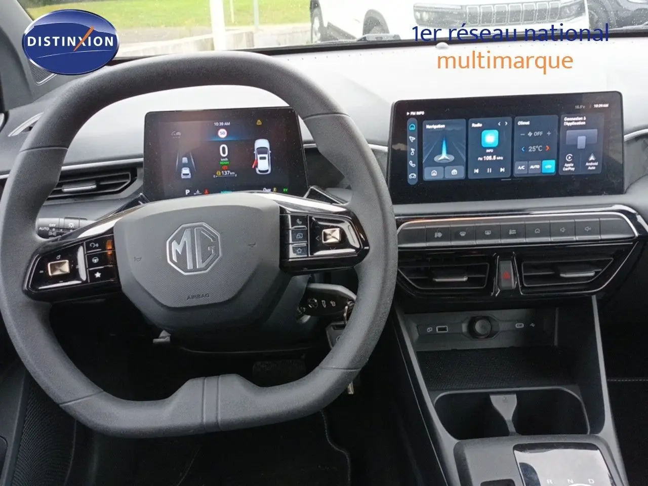 Vue intérieure du tableau de bord et volant MG3 Hybrid+ gris 2024 avec écran tactile et compteur numérique.