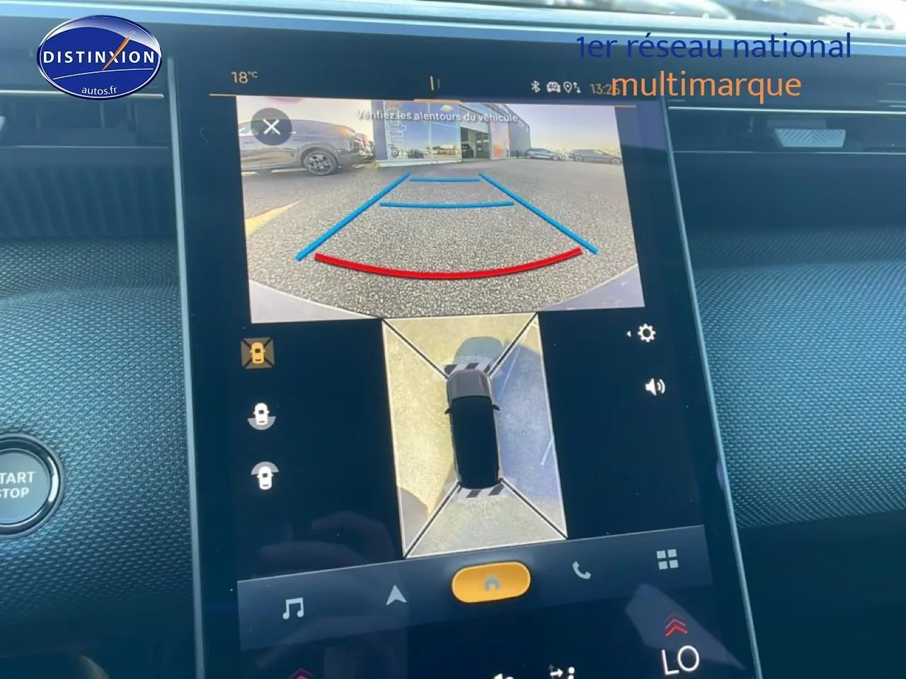 Écran tactile intérieur montrant la caméra de recul et vue panoramique 360° du Citroën C5 Aircross blanc.