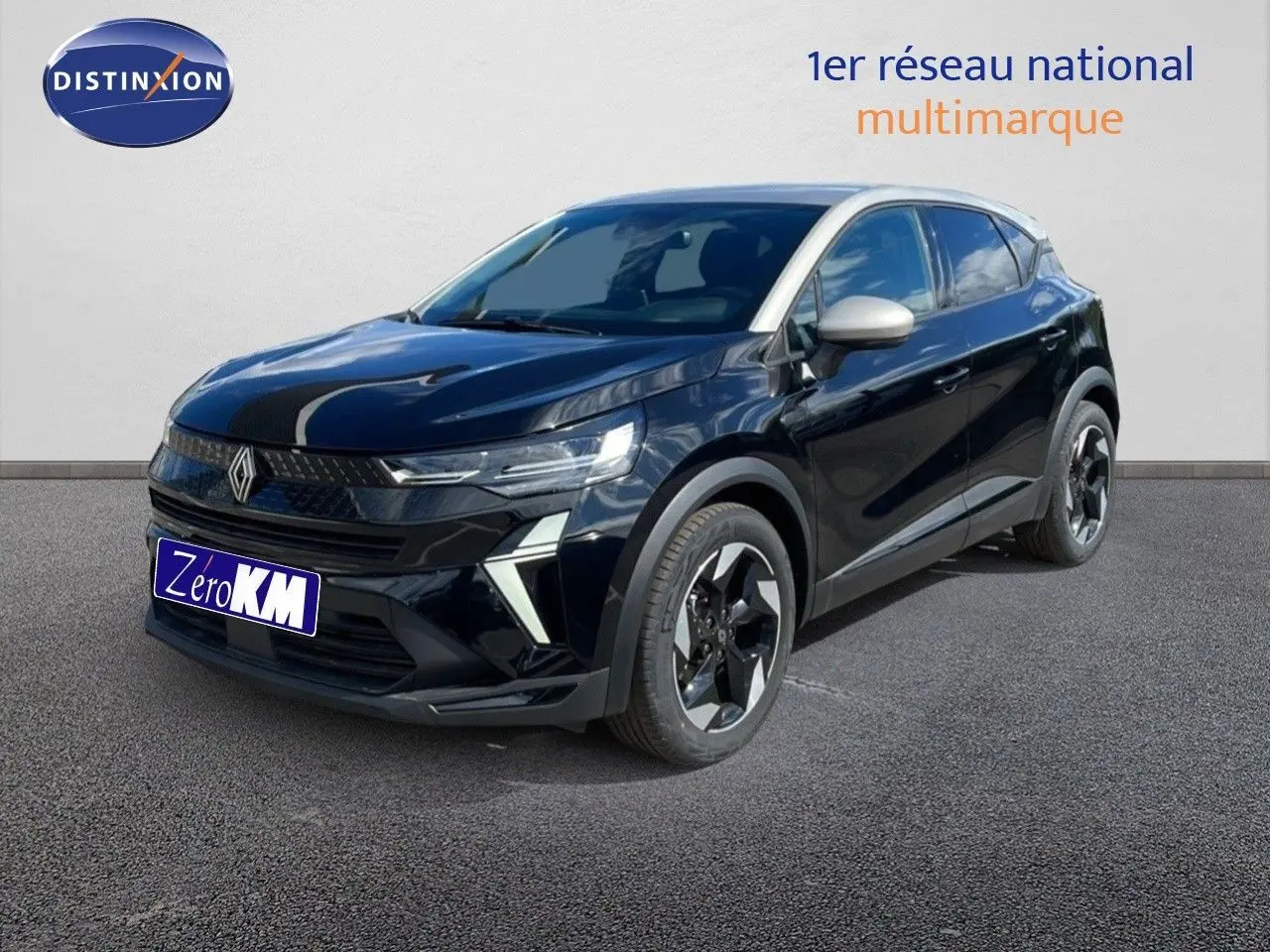 Renault Captur E-Tech hybride 2025 noir étoile en 3/4 avant avec toit gris et jantes biton visibles.