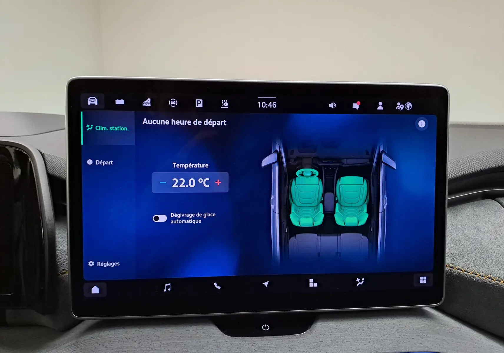 Écran tactile intérieur du Skoda Kodiaq 2025 montrant la climatisation avec siège avant en surbrillance verte.