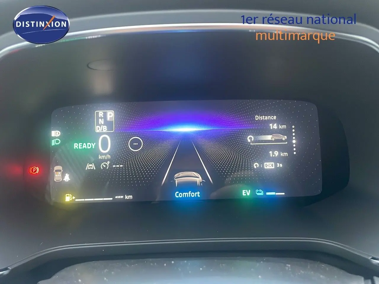 Tableau de bord numérique du Renault Captur E-Tech Hybrid 2025 affichant la vitesse et le mode confort.