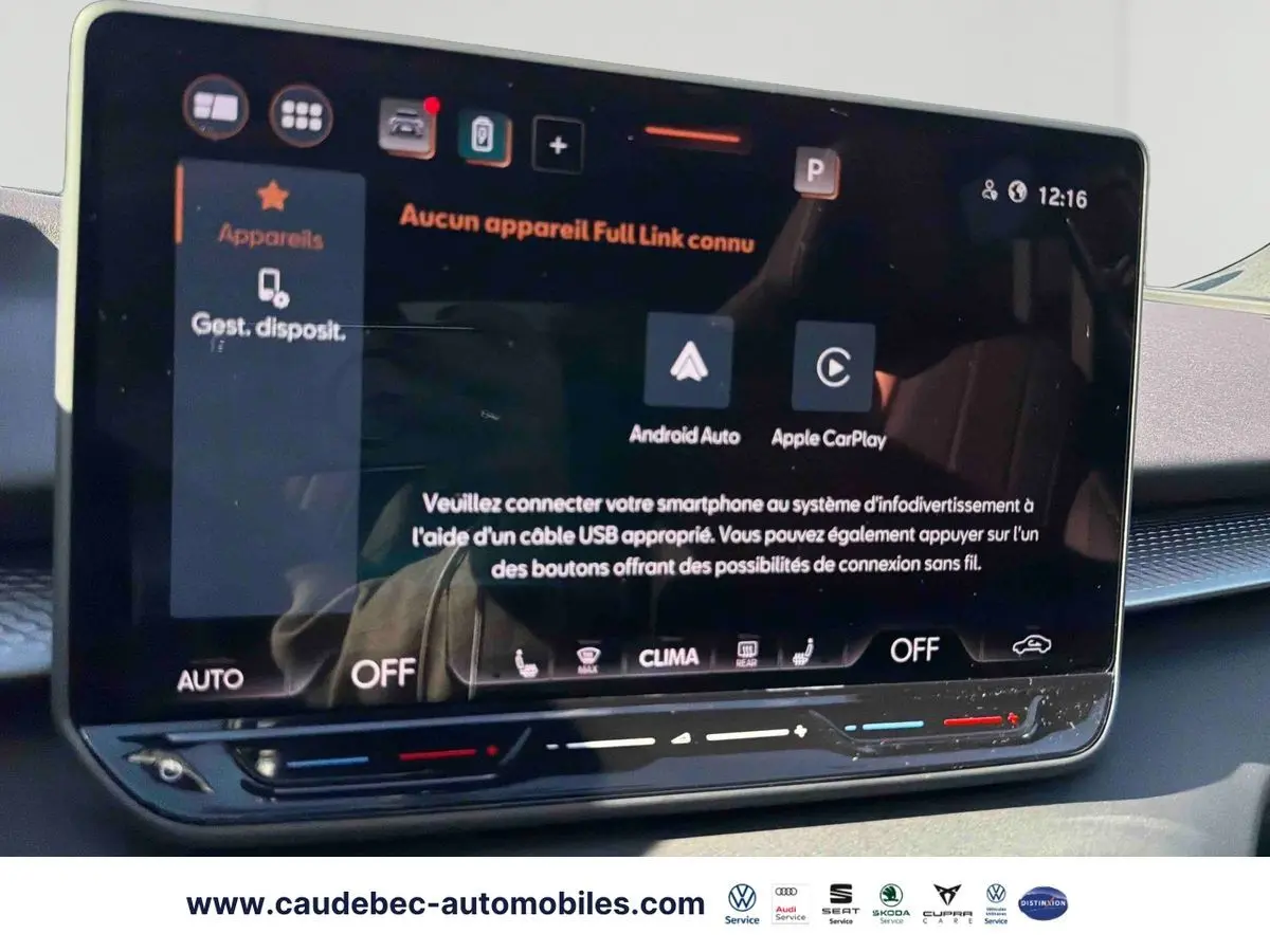 Écran tactile central du CUPRA Terramar 2024 affichant la connexion Android Auto et Apple CarPlay.