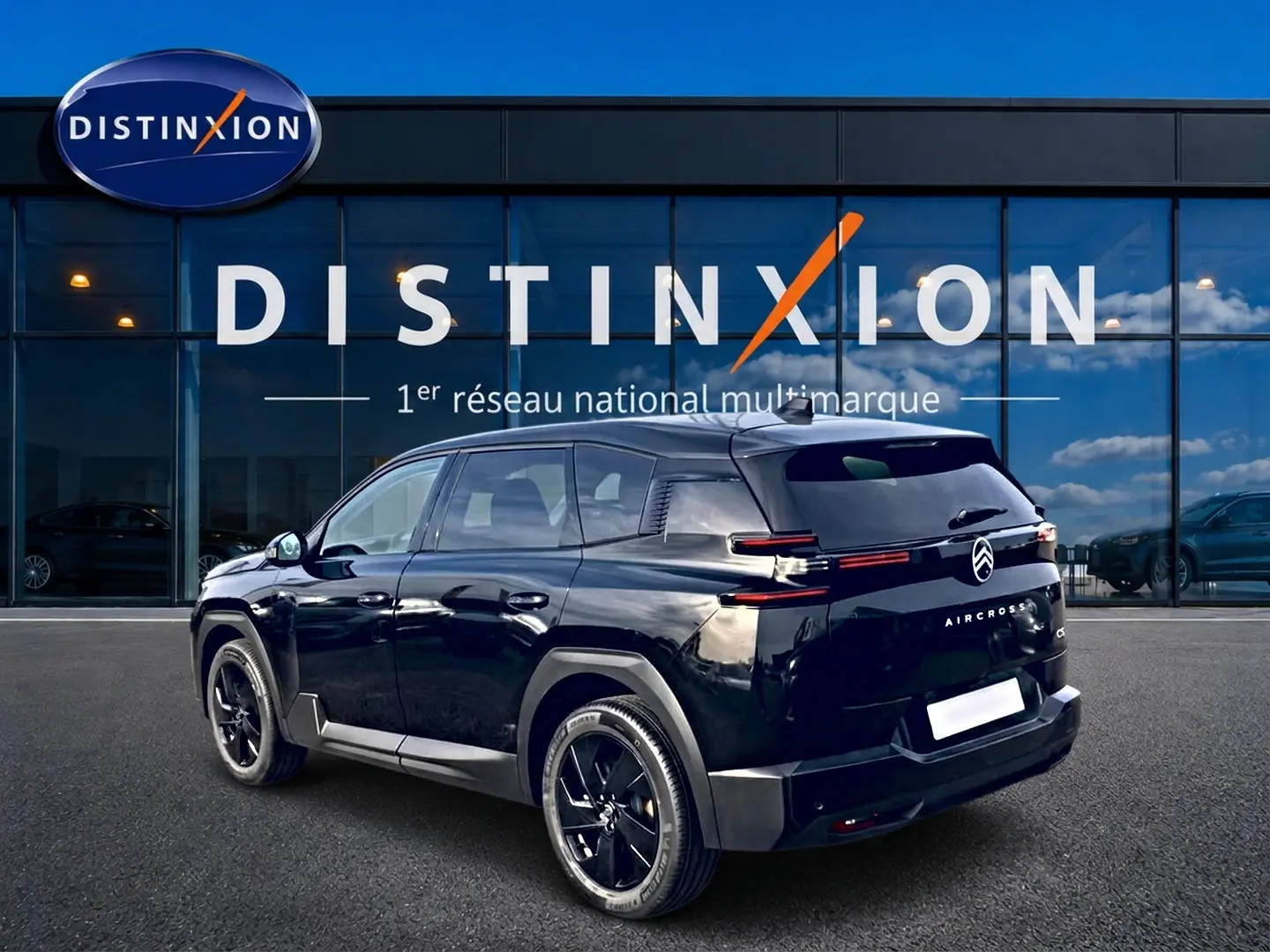 Citroën C5 Aircross noir vue 3/4 arrière droit, avec jantes noires et feux arrière LED distinctifs.