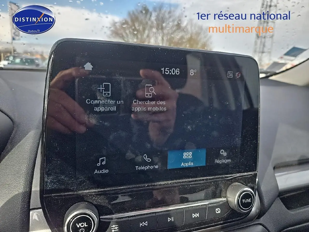 Écran tactile central du Ford EcoSport 2019 affichant les options de connexion et applications, intérieur noir.