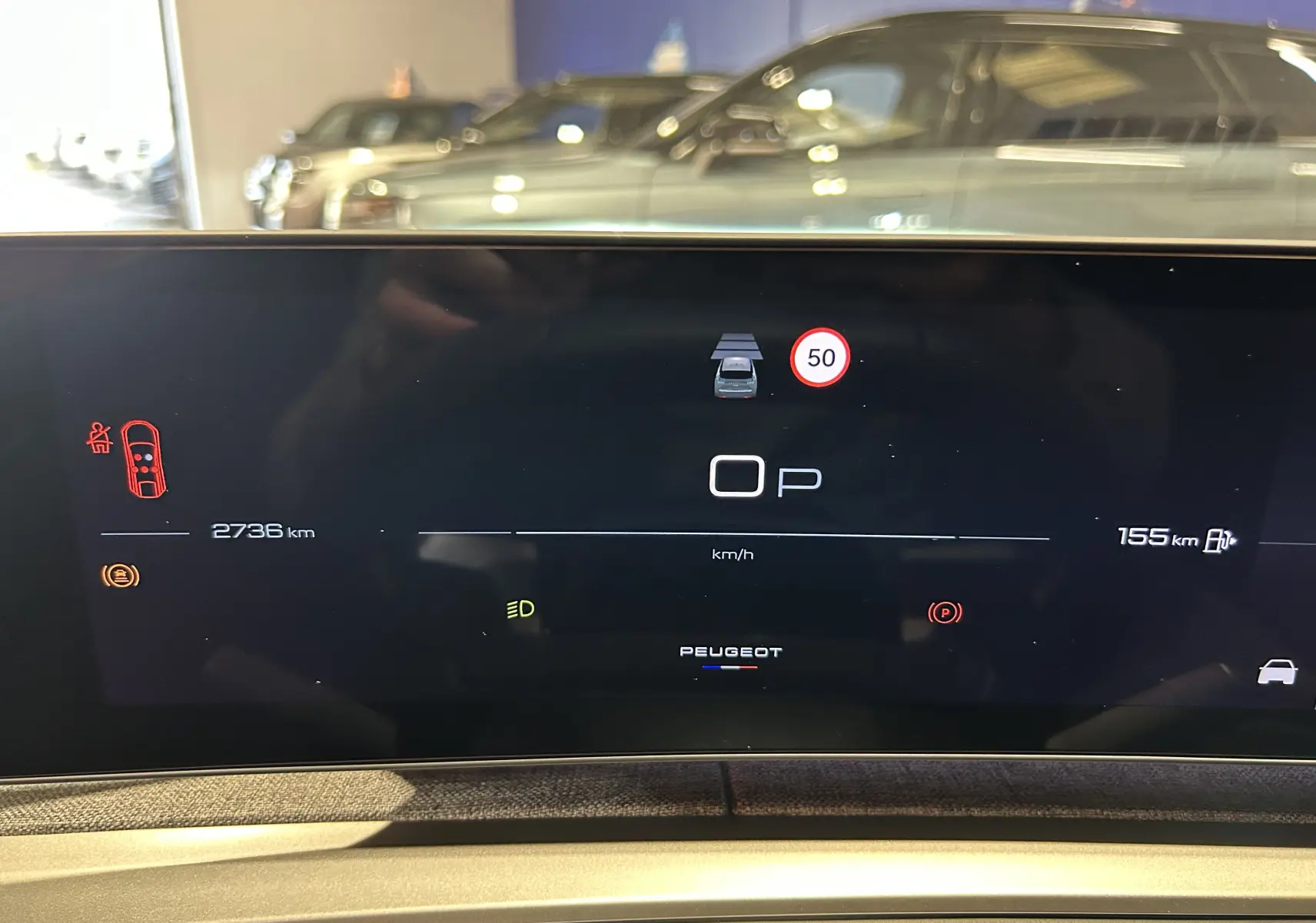 Affichage numérique du tableau de bord du Peugeot 3008 Hybrid 2025, vue frontale du combiné d'instruments.