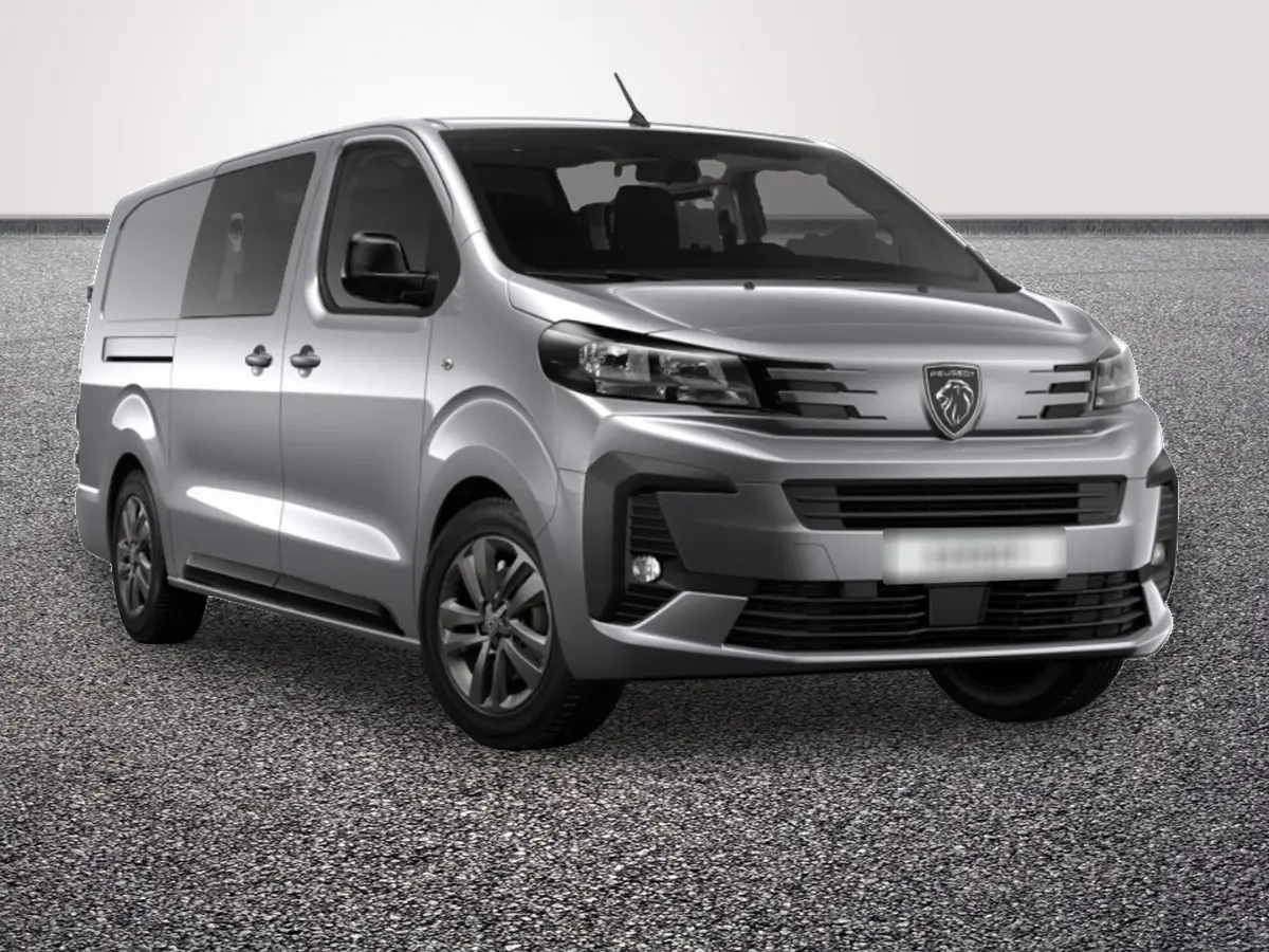 Peugeot Expert Fourgon gris clair vu en 3/4 avant droit avec calandre distinctive et feux modernes.