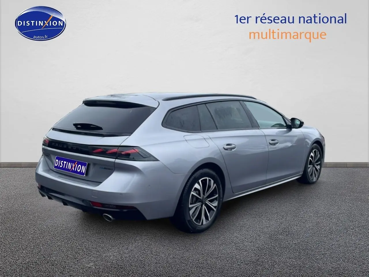 Peugeot 508 SW gris artense vue 3/4 arrière droit avec feux LED et jantes alliage distinctives.