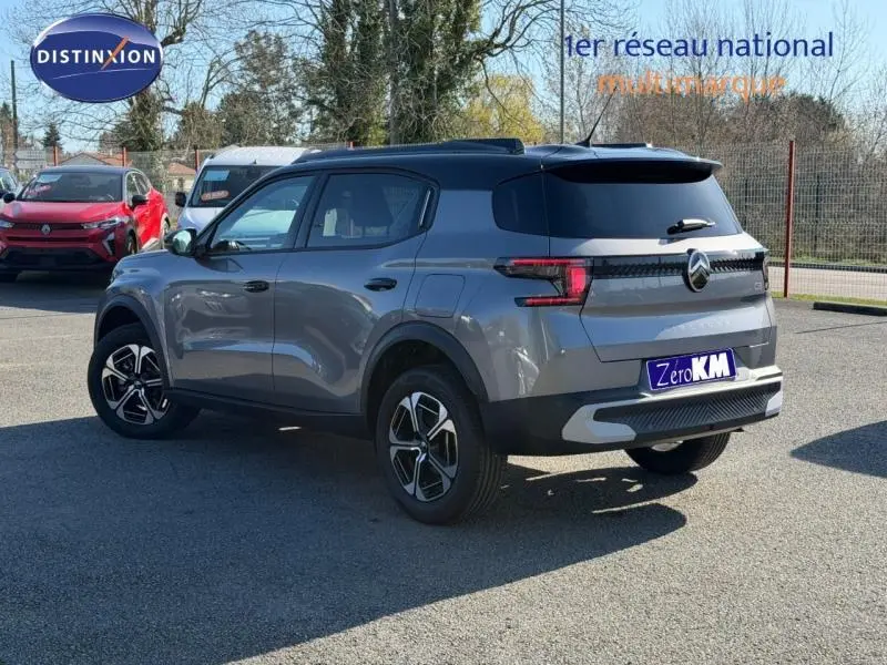 Citroën C3 Aircross gris Mercury et toit noir, vue 3/4 arrière droit, feux arrière LED et jantes alu visibles.