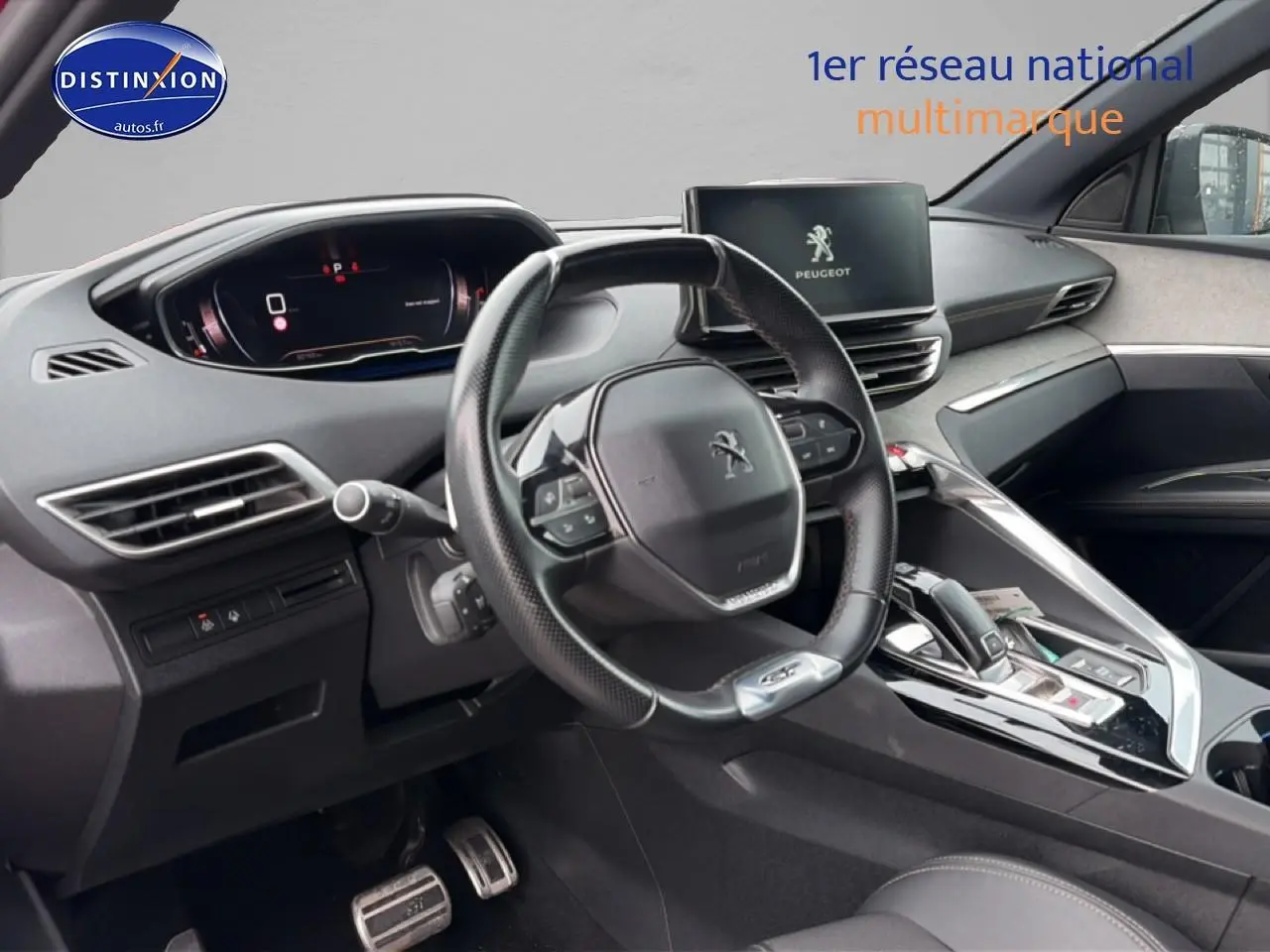 Vue intérieure côté conducteur du Peugeot 3008 1.5 BlueHDi 130 GT 2022, volant cuir et écran tactile central.