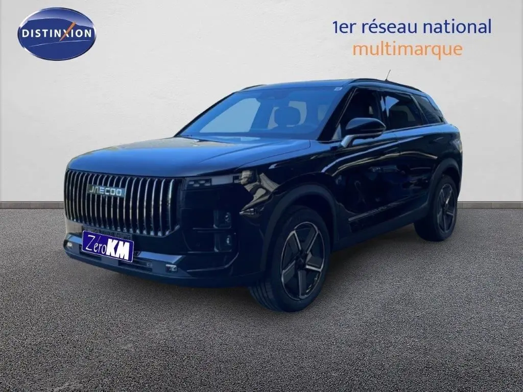 SUV JAECOO J7 noir carbone métal en 3/4 avant droit, avec calandre verticale distinctive et jantes modernes.