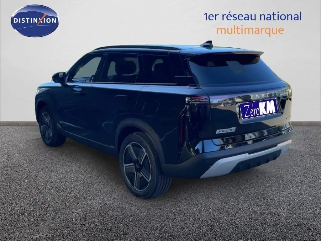 Vue 3/4 arrière droite du SUV JAECOO J7 noir carbone métal avec détails modernes et jantes stylisées.
