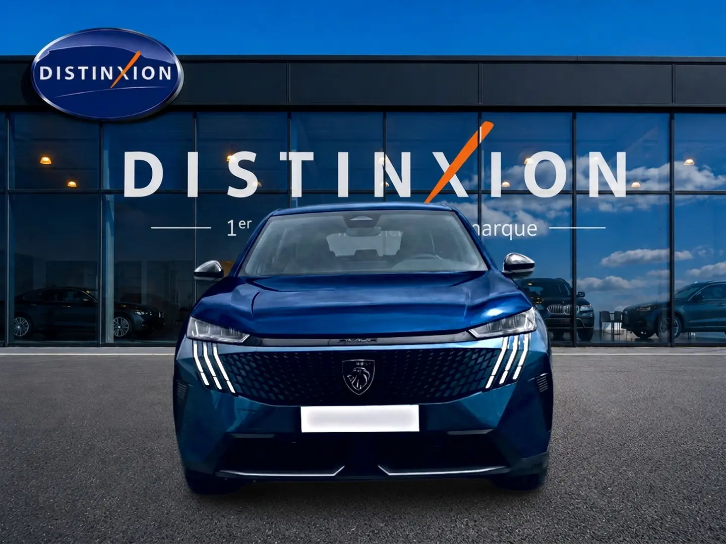 Peugeot 3008 bleu 3/4 avant face, mettant en valeur la calandre et les phares LED distinctifs.