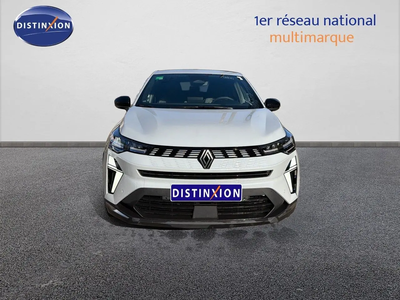 Vue avant d'une Renault Symbioz E-Tech Full Hybrid 160ch gris rafale métal avec calandre et phares LED distinctifs.
