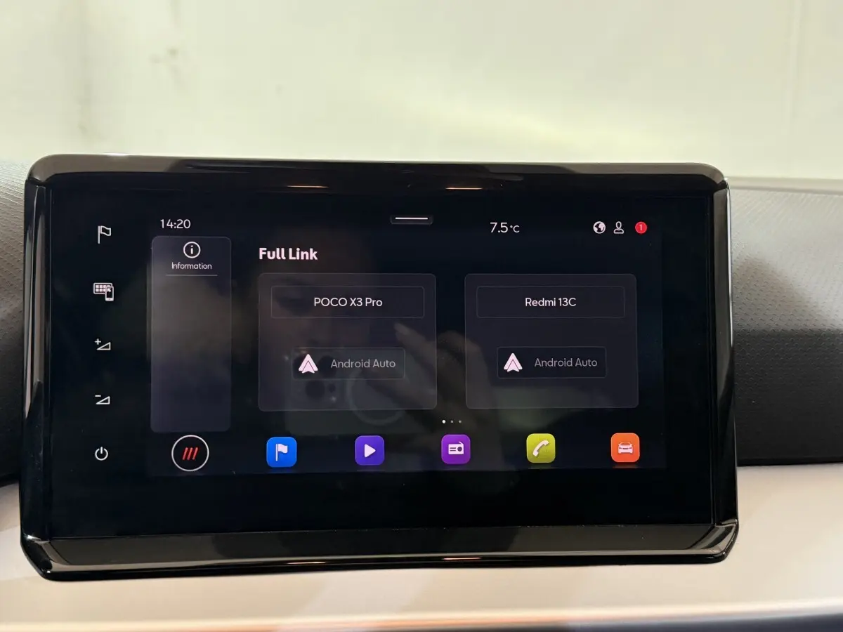 Écran tactile central 9,2 pouces de la SEAT Ibiza 1.0 TSI 110 FR 2024 affichant Android Auto et température extérieure.