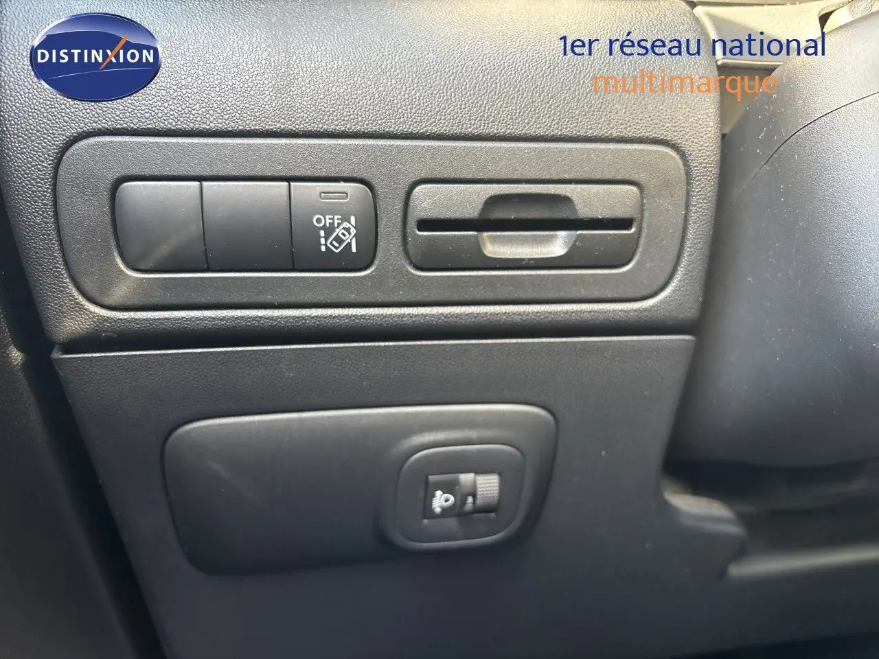 Détail des commandes intérieures côté conducteur du Citroën C3 Aircross noir Perla Metal 2019.