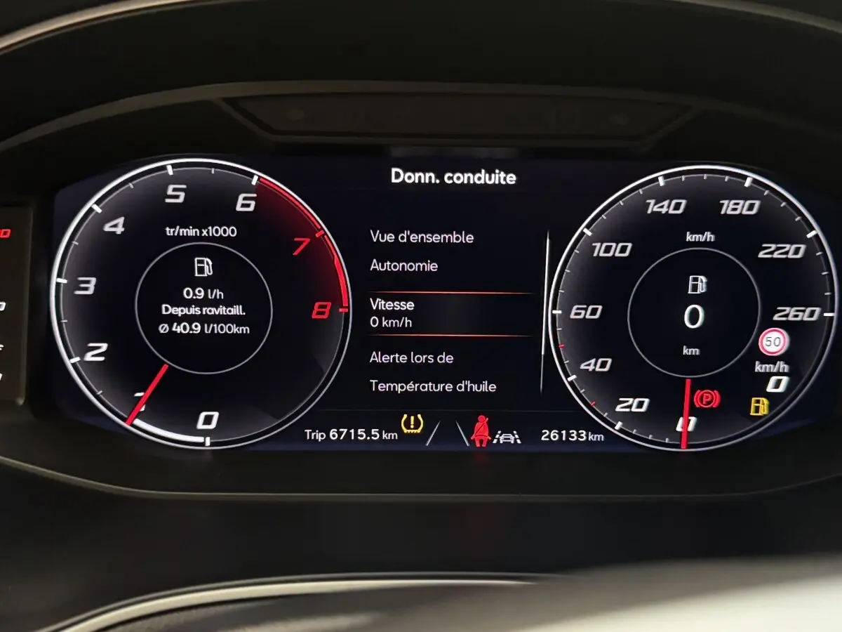 Tableau de bord numérique de la SEAT Ibiza 1.0 TSI 110 FR 2024 affichant compte-tours et vitesse à l'arrêt.