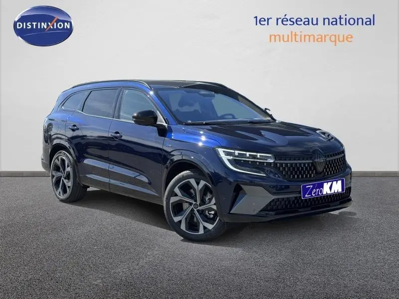 Renault Espace 2025 bleu nocturne en 3/4 avant droit, avec jantes alu et calandre noire distinctive esprit Alpine.