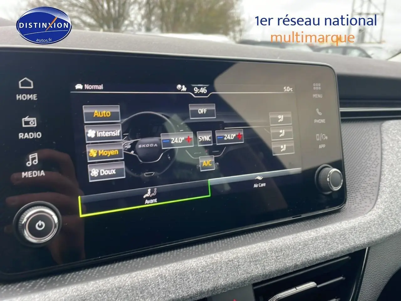 Écran tactile central du Skoda Kamiq 2025 affichant les réglages de climatisation, vue intérieure côté droit.