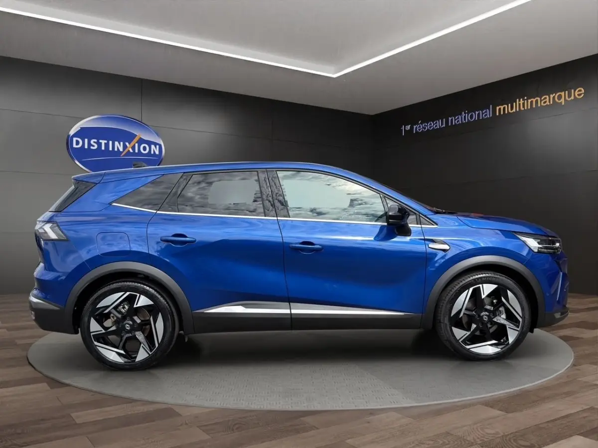 Renault SYMBIOZ bleu en profil droit, SUV hybride avec jantes noires et détails chromés sous les portes.