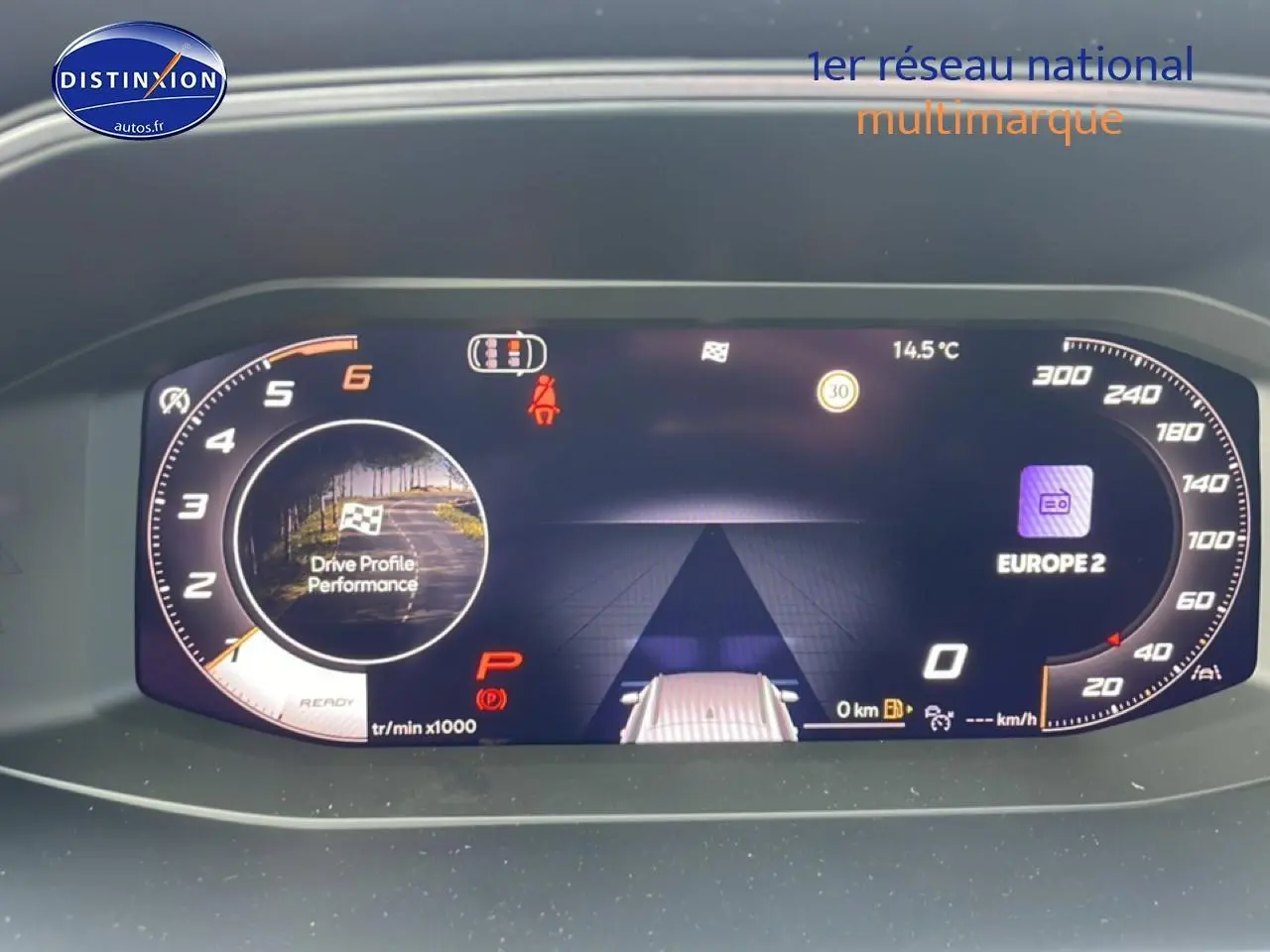 Tableau de bord numérique de la CUPRA Formentor 2.0 TDI 150 DSG7 affichant compte-tours et vitesse à l'arrêt.