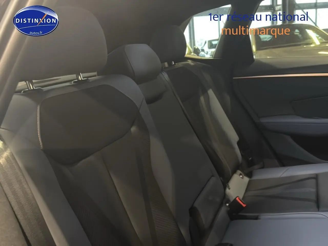 Vue intérieure des sièges arrière noirs du CUPRA TERRAMAR 2025, avec banquette 3 places et ceintures visibles.