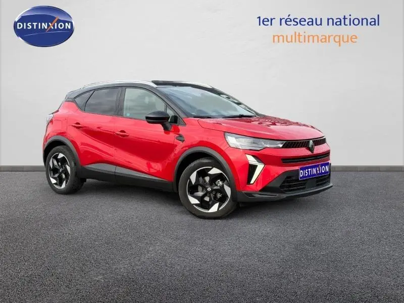 Renault Captur 1.0 Eco-G 100ch Techno rouge flamme en 3/4 avant droit avec jantes noires et toit noir.