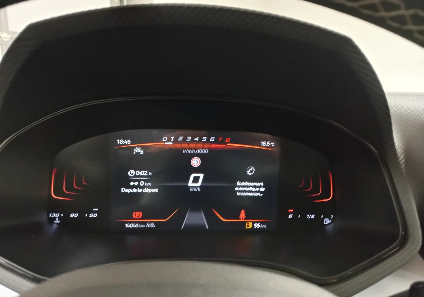 Tableau de bord numérique de la SEAT Ibiza 2025 affichant la vitesse à 0 km/h et les informations de conduite.