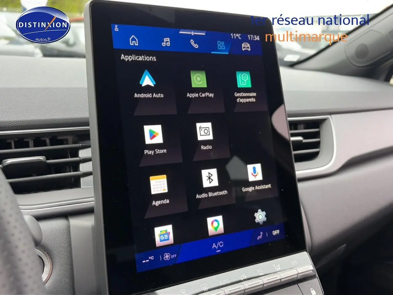 Écran tactile 10,25 pouces du tableau de bord intérieur gris du Renault Symbioz 1.8 e-tech hybride 2026.