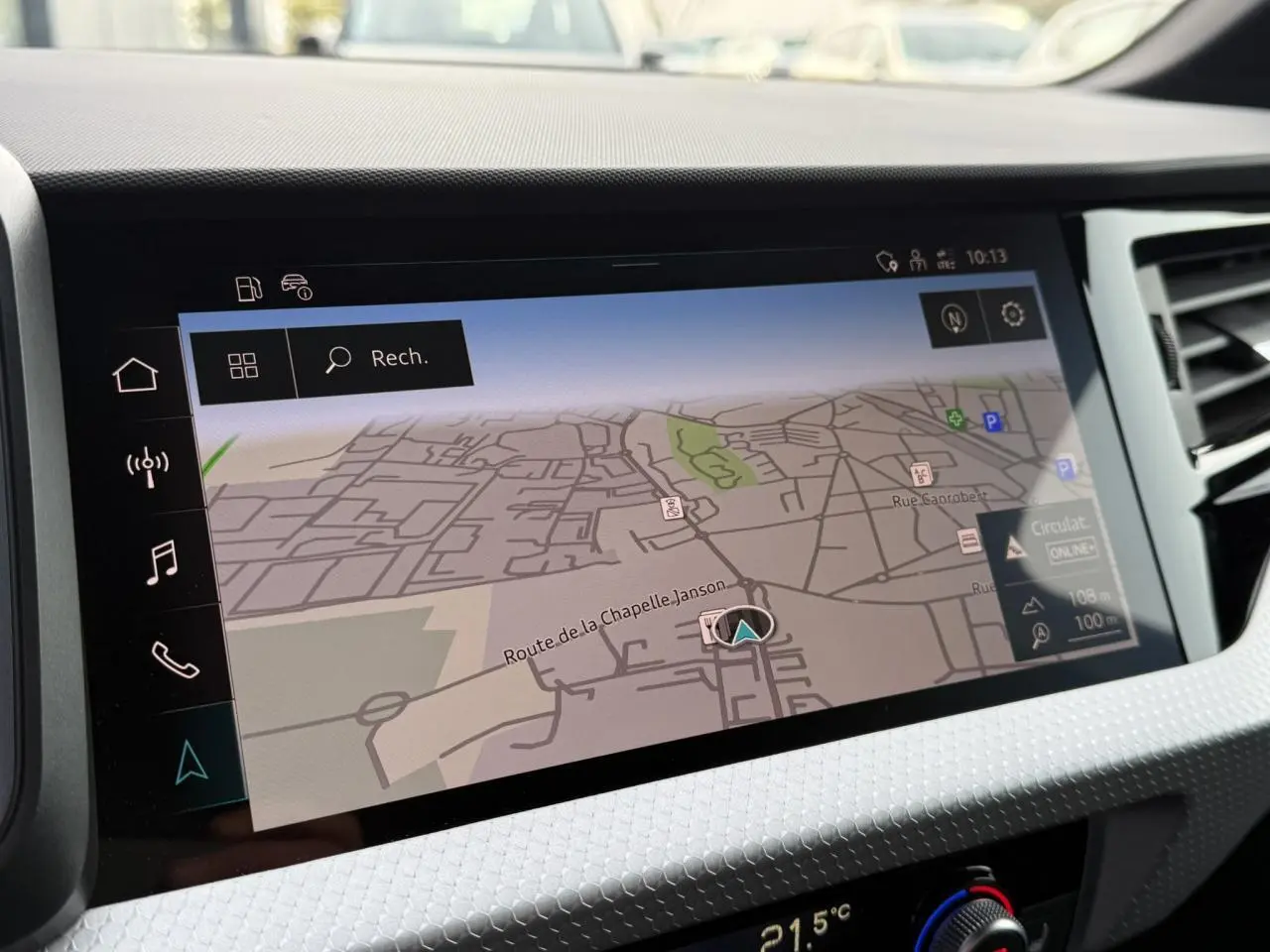 Écran tactile de navigation MMI plus dans l'Audi A1 Sportback 30 TFSI 110 S-Tronic Competition 2023.