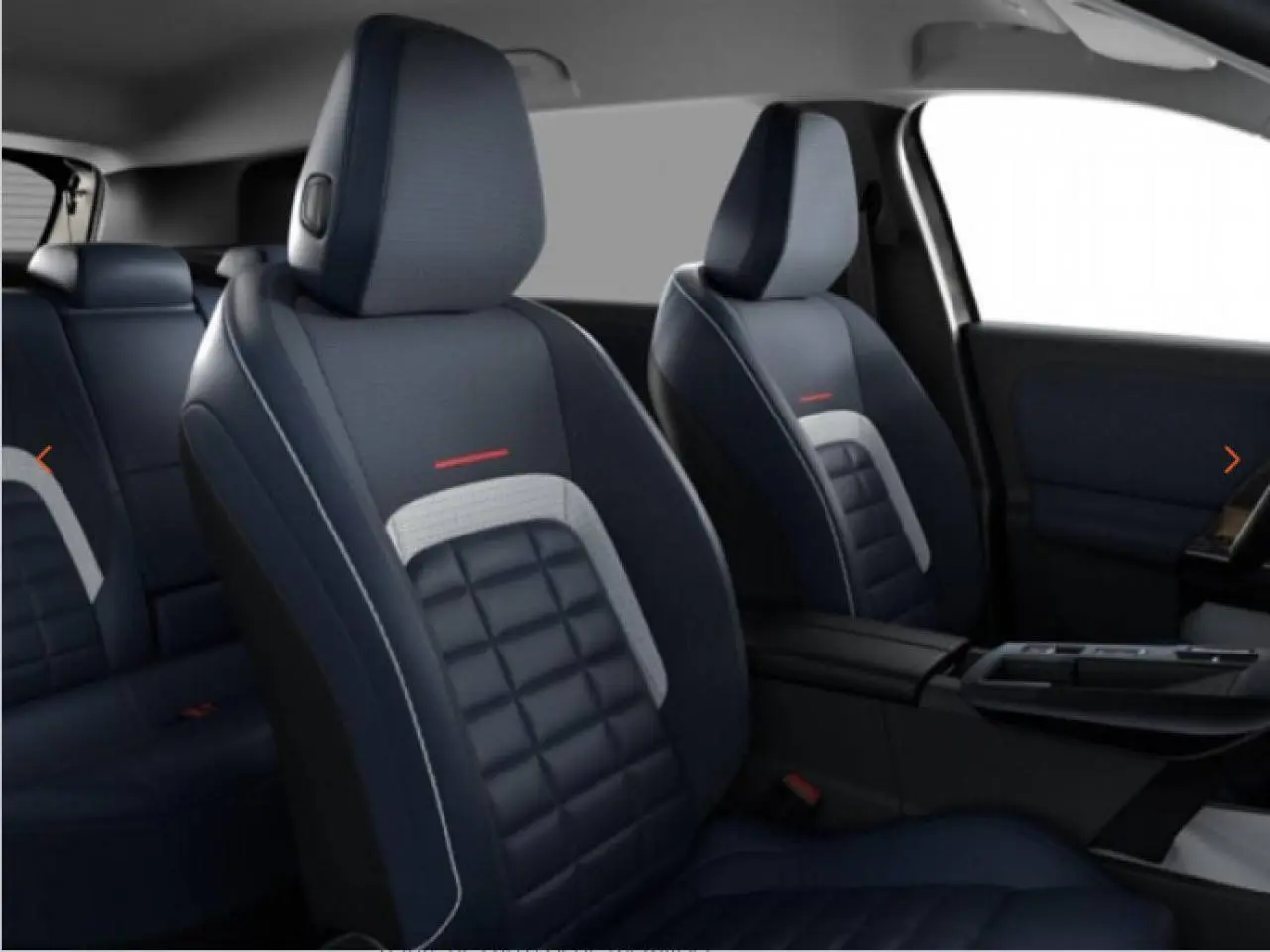 Vue intérieure des sièges avant et arrière bleu foncé du Citroën C5 Aircross avec inserts gris clair et surpiqûres rouges.