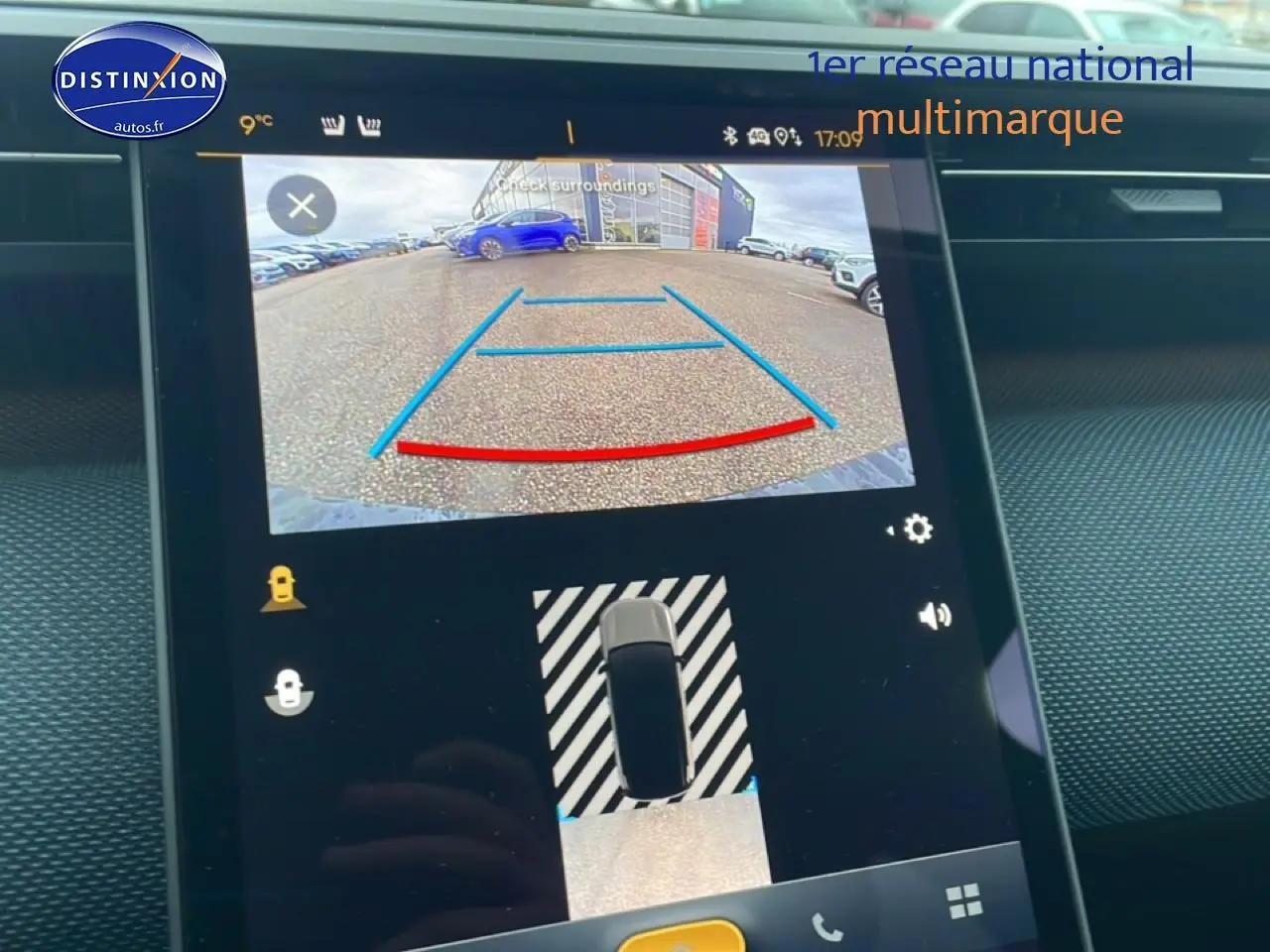 Écran tactile intérieur montrant la caméra de recul et l’aide au stationnement du Citroën C5 Aircross noir 2026.