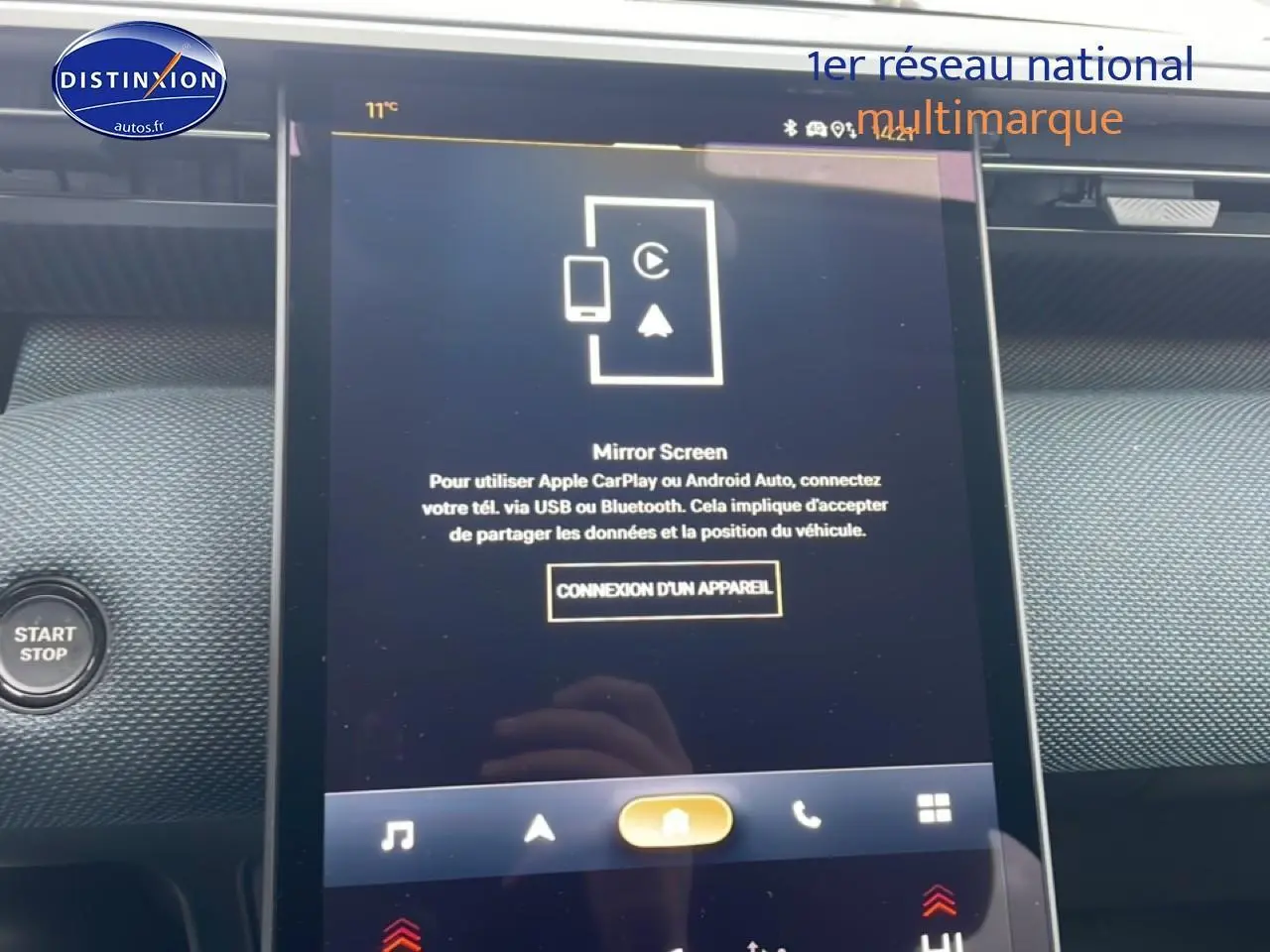 Écran tactile central du Citroën C5 Aircross gris platinium 2026 affichant la connexion Mirror Screen.