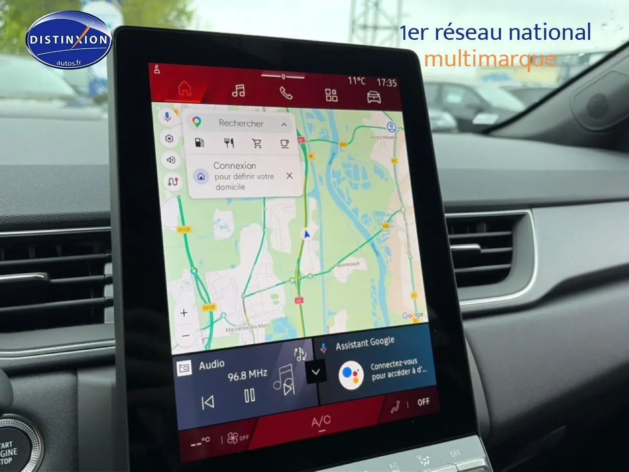 Écran tactile 10,25 pouces du tableau de bord du Renault Symbioz gris schiste, affichant la navigation GPS.