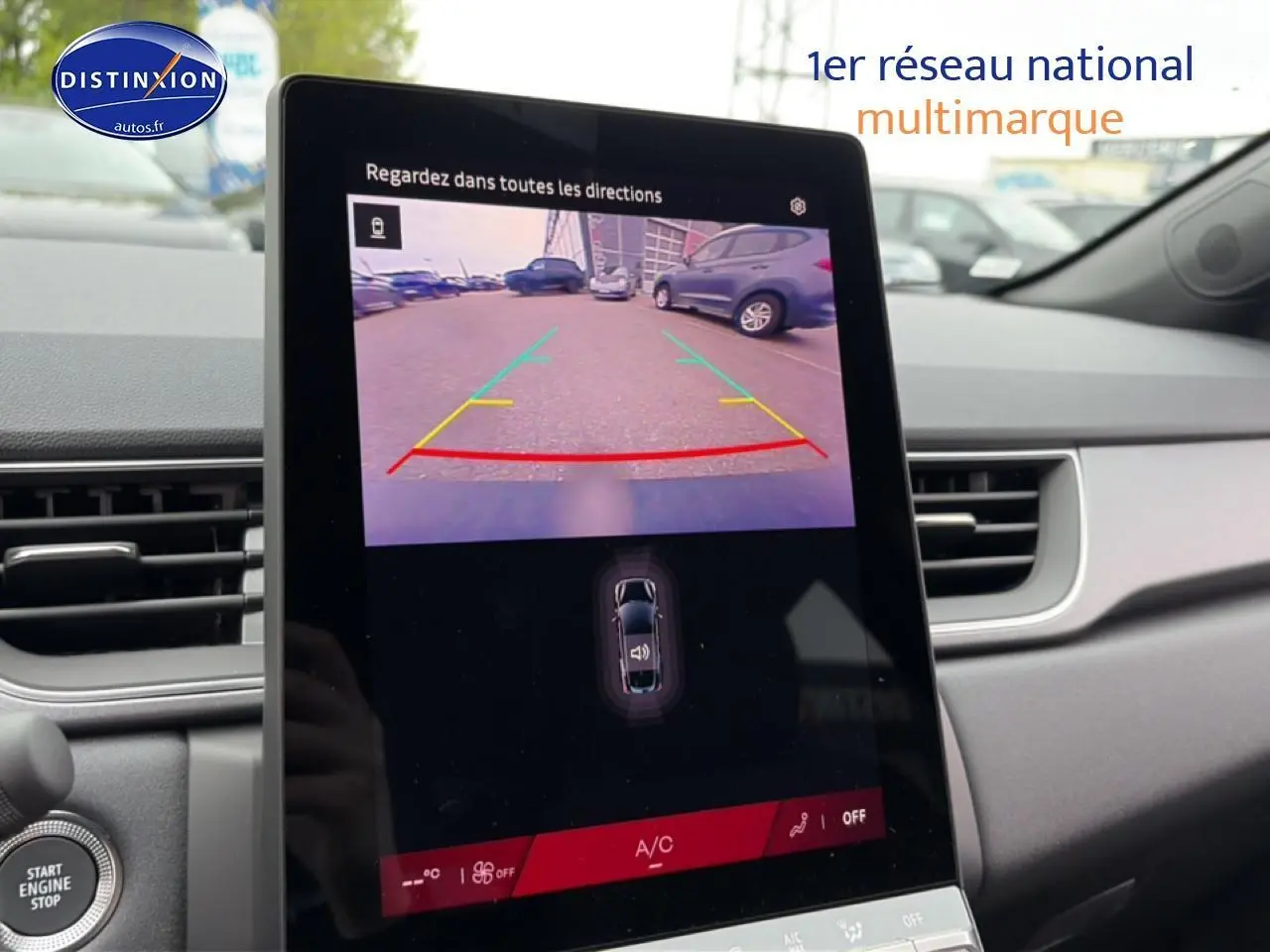 Écran tactile central affichant la caméra de recul dans l’habitacle gris schiste du Renault Symbioz 2026.