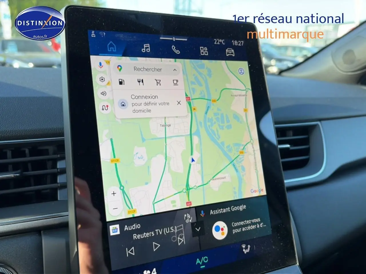 Écran tactile 10,25 pouces du tableau de bord du Renault Symbioz gris rafale, affichant une carte GPS.