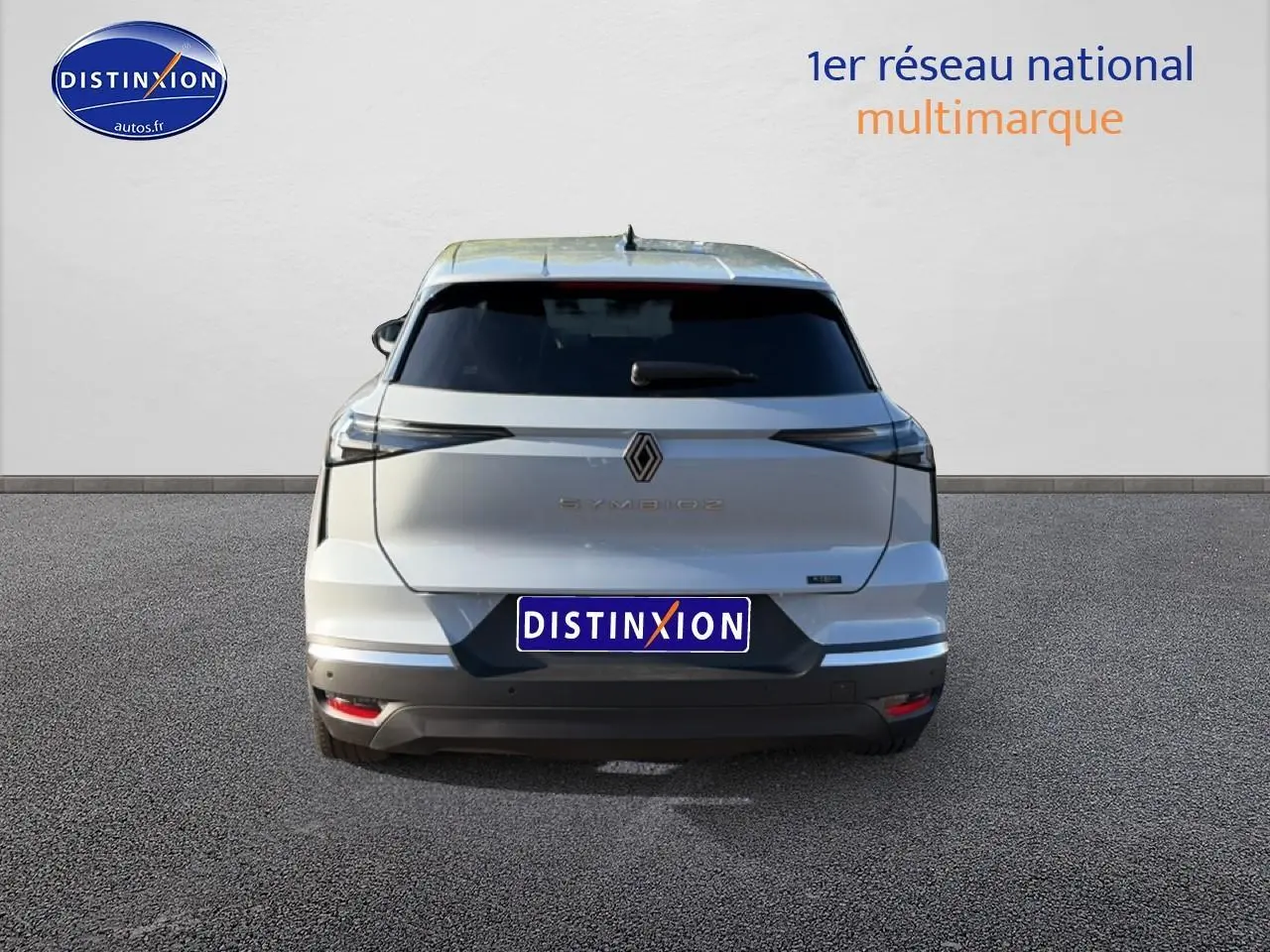 Vue arrière d'un Renault Symbioz gris rafale avec feux LED et lunette arrière surteintée.