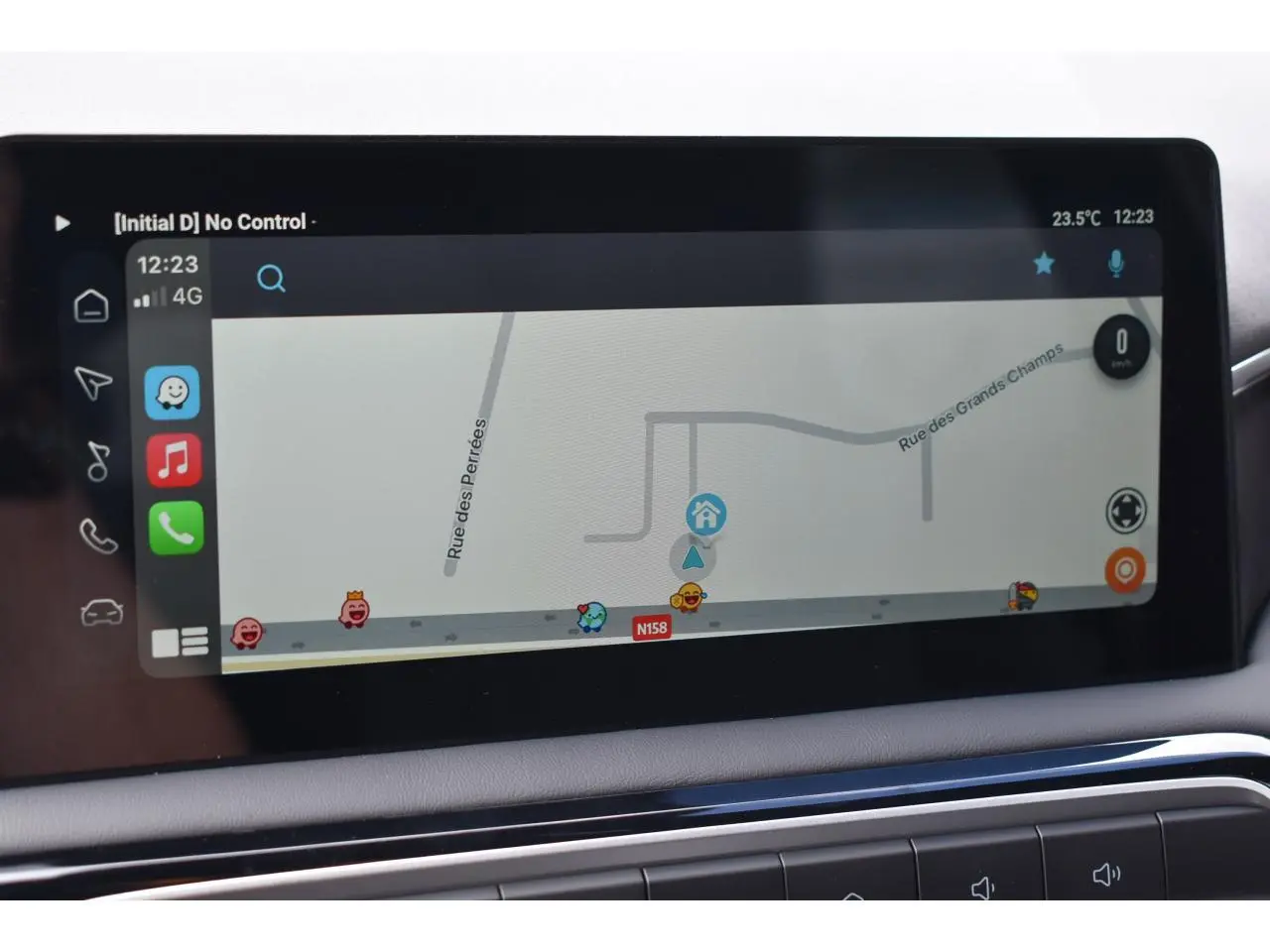 Écran tactile 10,25" du MG3 1.5 L Hybrid+ 195 ch Luxury montrant la navigation GPS avec interface connectée.
