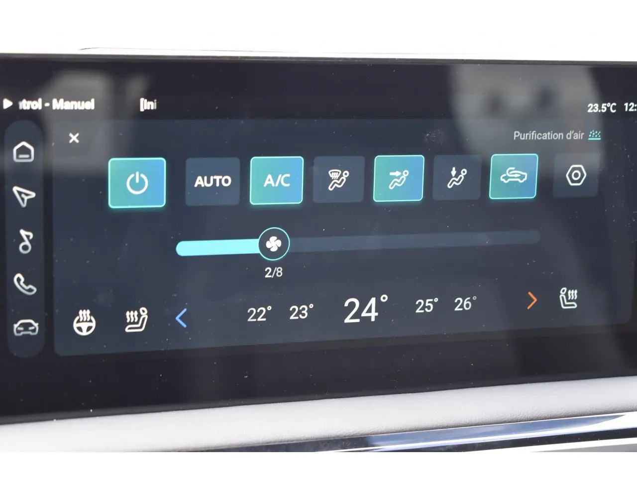 Écran tactile central du MG3 1.5 L Hybrid+ 2026 montrant les réglages de climatisation à 24°C.