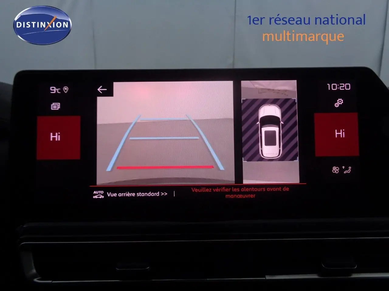 Gros plan sur la commande des phares automatique à gauche du volant du Citroën C5 Aircross noir métal 2022.