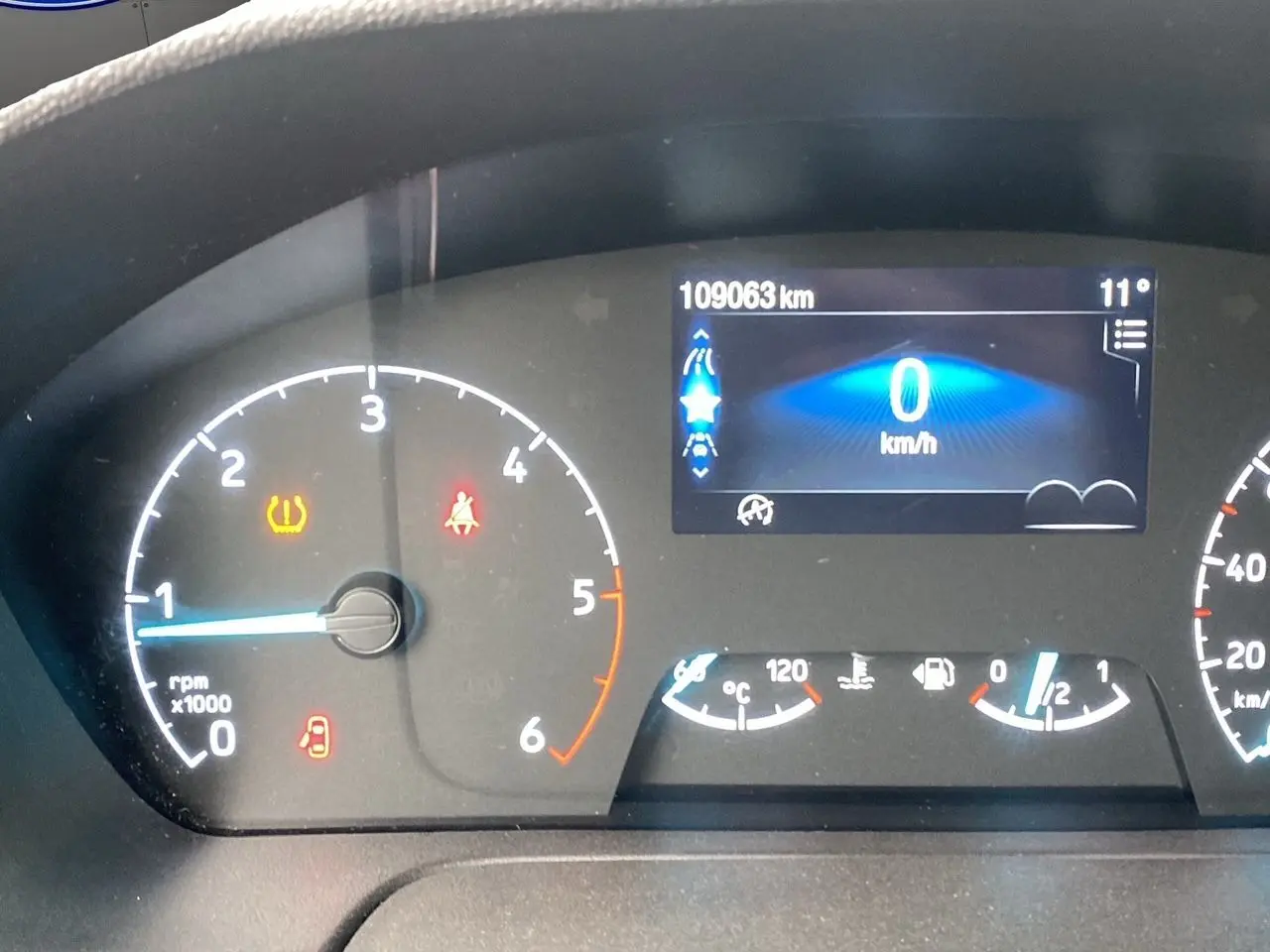 Tableau de bord du Ford Tourneo Custom 2020 montrant le compteur à 0 km/h et 109063 km au total, avec témoins allumés.