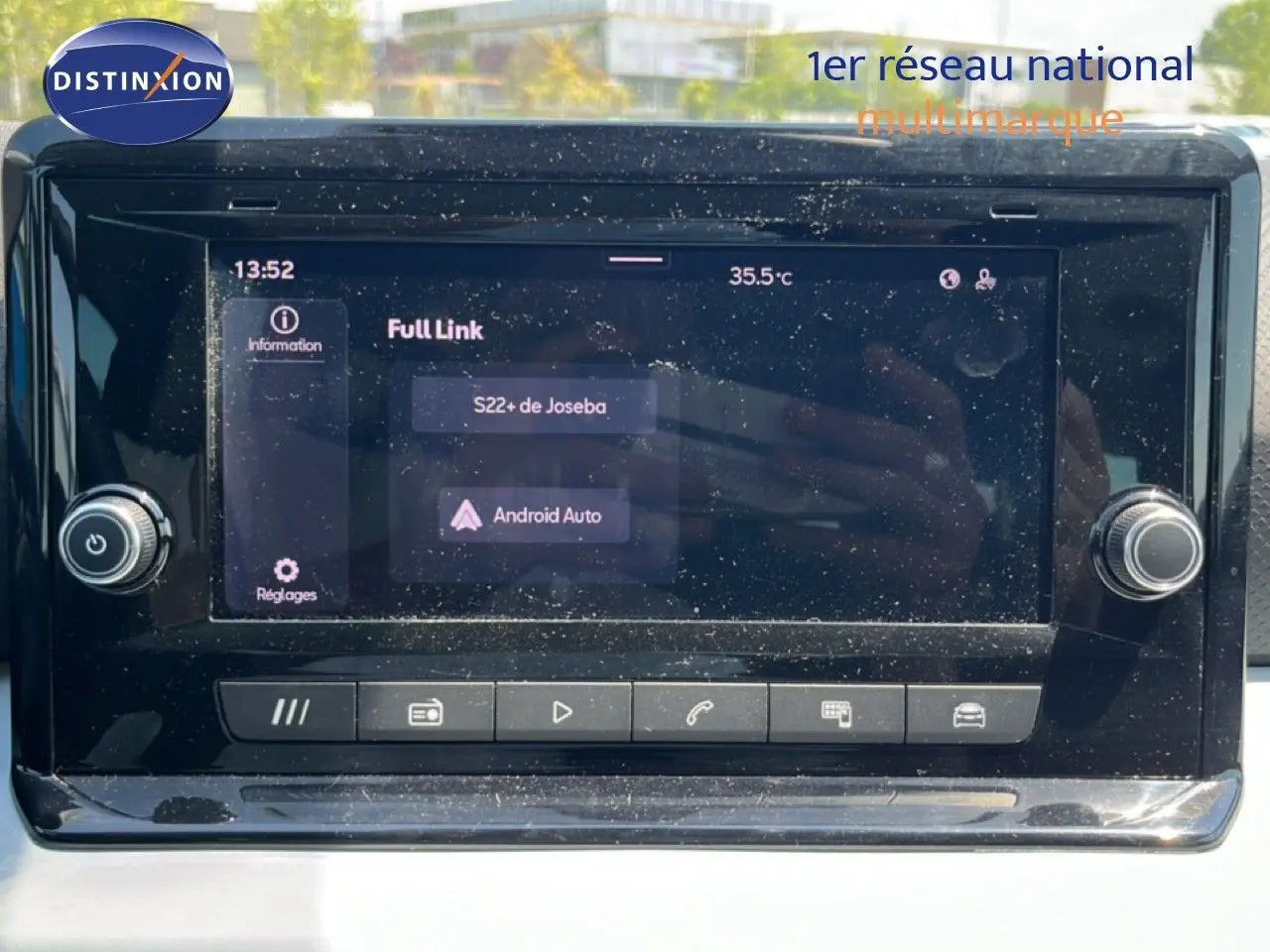 Écran tactile central du tableau de bord de la SEAT Arona 2026, affichant la fonction Full Link avec Android Auto.