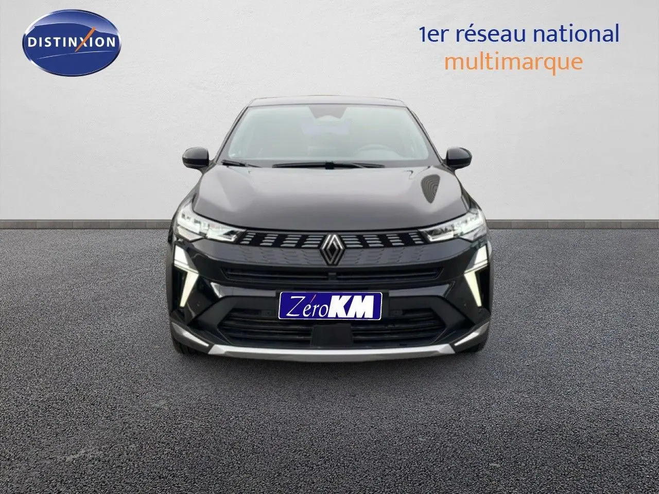 Vue avant d'une Renault SYMBIOZ noire étoile métal, mettant en valeur sa calandre moderne et ses phares LED fins.