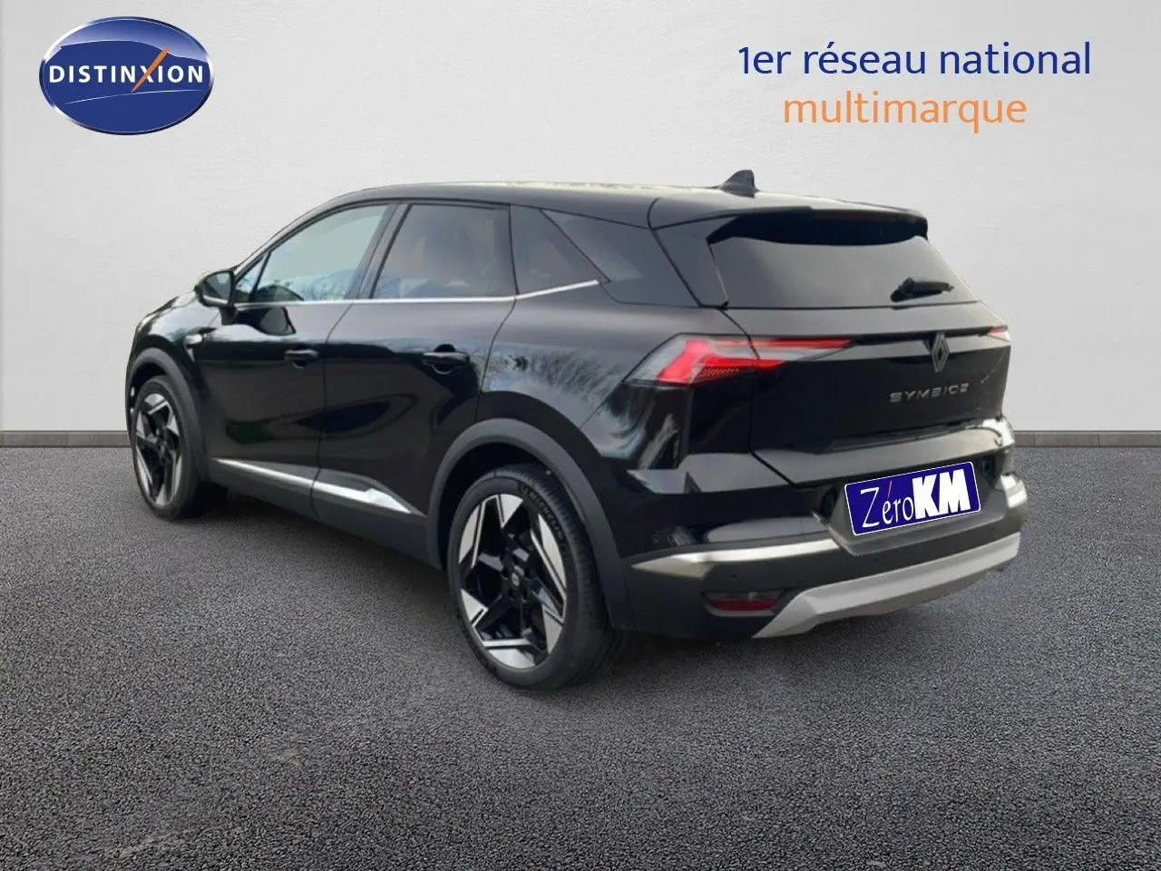 Vue 3/4 arrière droite d'un Renault SYMBIOZ noir étoile métal avec jantes noires et détails chromés.