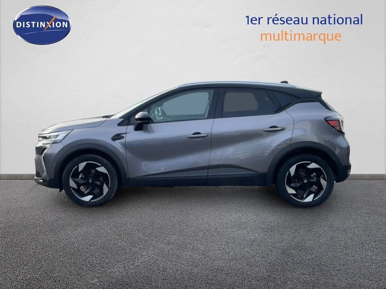 Profil droit d'un Renault Captur 1.0 ECO-G 100ch Techno gris Cassiopée métal avec toit noir, roues noires à jantes stylisées.