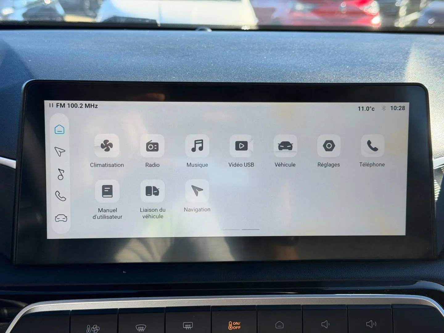 Écran tactile central du tableau de bord du MG3 1.5 Hybrid+ 2024 affichant les menus multimédia et navigation.