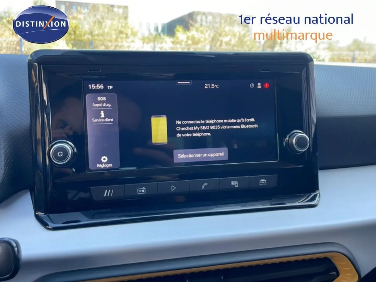 Écran tactile central du tableau de bord du SEAT Arona 2025, affichant le menu Bluetooth, intérieur gris et noir.
